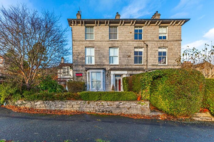 2 Bedroom Flat For Sale In B Greenside, Kendal, LA9