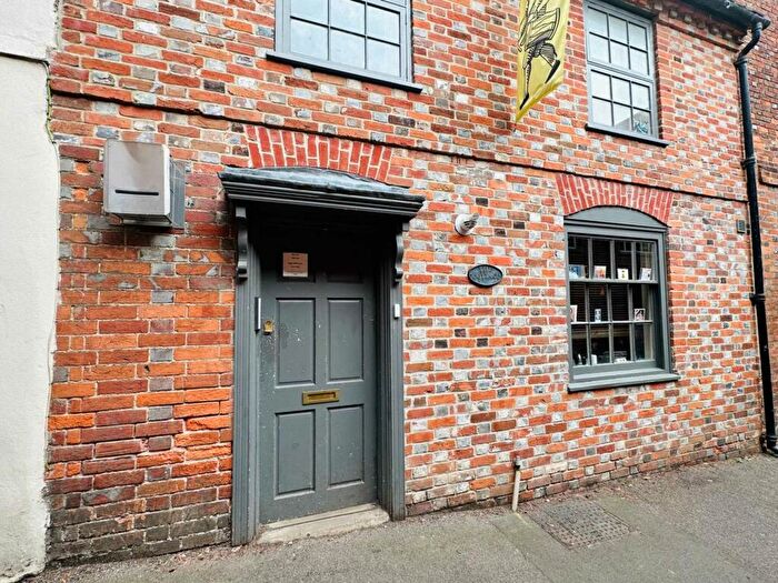 1 Bedroom Apartment To Rent In Eight Bells Court, St. Martins Street, OX10