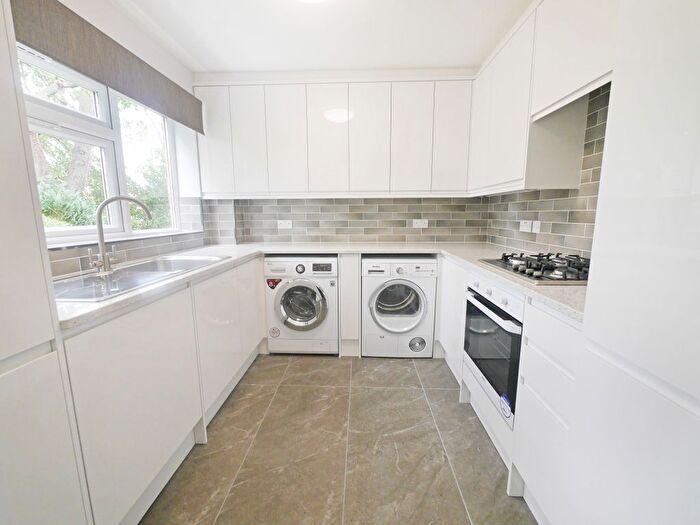 2 Bedroom Flat To Rent In Fairfield Road, Uxbridge, UB8
