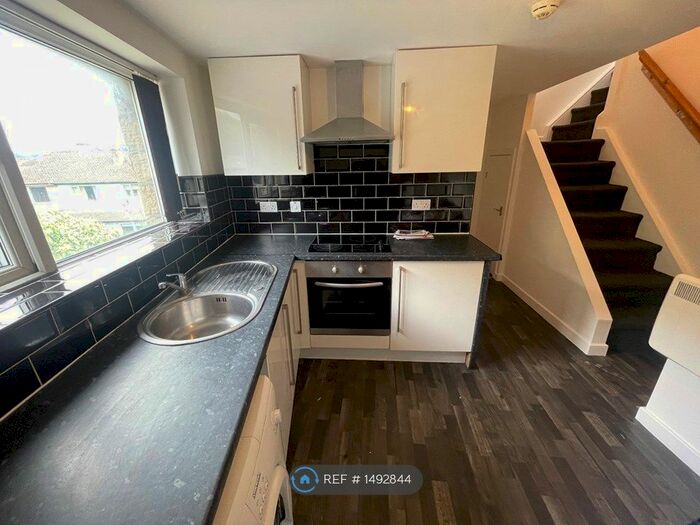 1 Bedroom Flat To Rent In Station Road, Steeton, Keighley, BD20