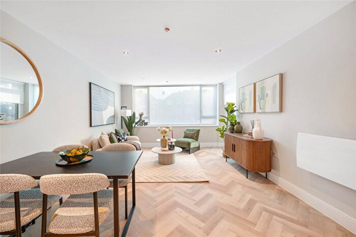 2 Bedroom Flat For Sale In Thornton Road, London, SW12