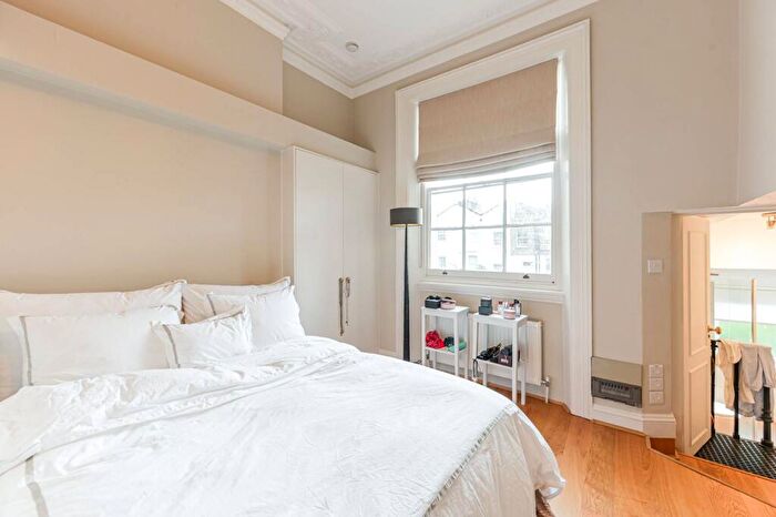 1 Bedroom Flat For Sale In Redcliffe Road, Chelsea, London, SW10