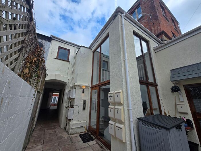 3 Bedroom Flat To Rent In High Street, Dawlish, EX7