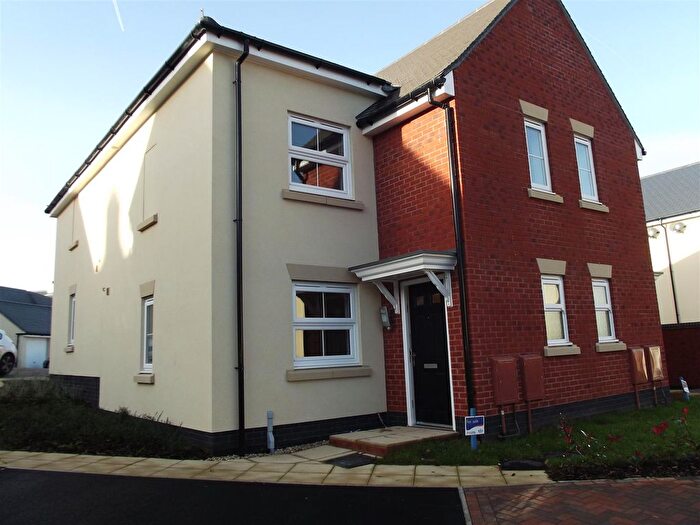 2 Bedroom Property To Rent In Roscoff Road, Dawlish, EX7