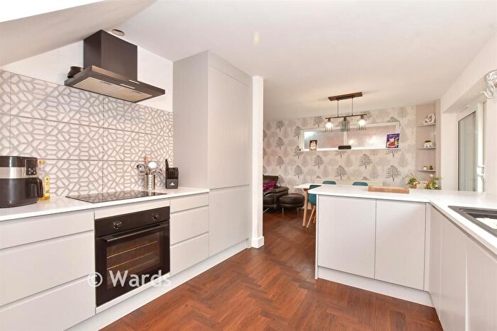 3 Bedroom Detached House For Sale In Reading Road, Dover, Kent, CT17