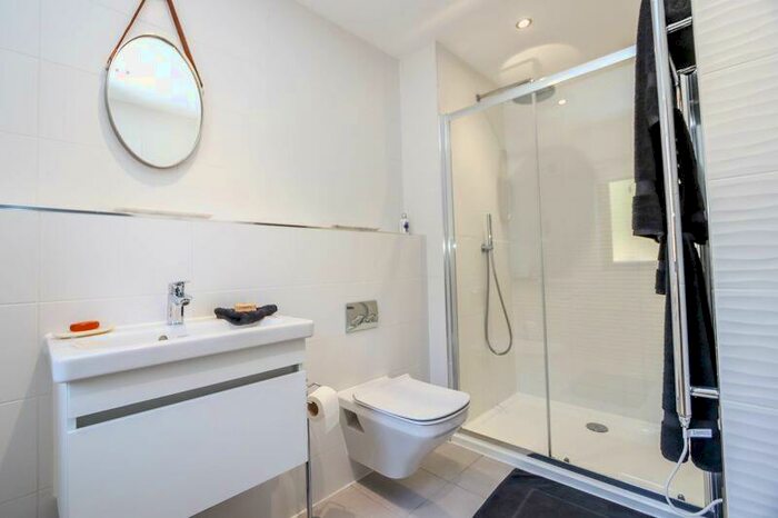 2 Bedroom Flat To Rent In Albert Road, Clevedon, BS21