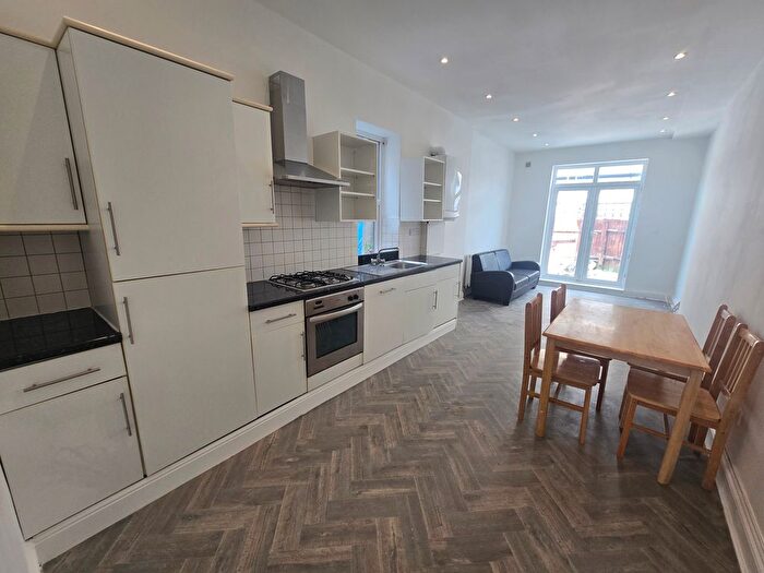 2 Bedroom Flat To Rent In East End Road, London, N2