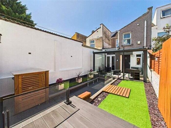 1 Bedroom Apartment For Sale In Summer Street, Bristol, BS3