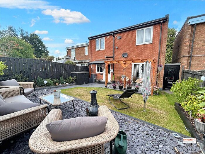 3 Bedroom Semi-Detached House For Sale In Garesfield Gardens, Burnopfield, County Durham, NE16