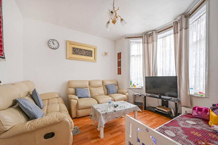 3 Bedroom House For Sale In Ruby Road, Lloyd Park, London, E17