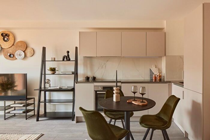 1 Bedroom Flat To Rent In Dumballs Road, Cardiff(City), CF10