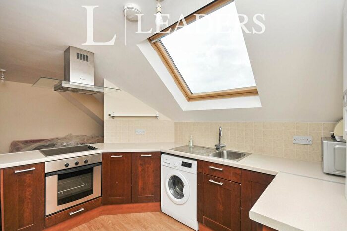 2 Bedroom Flat To Rent In Bromley Hill, BR1