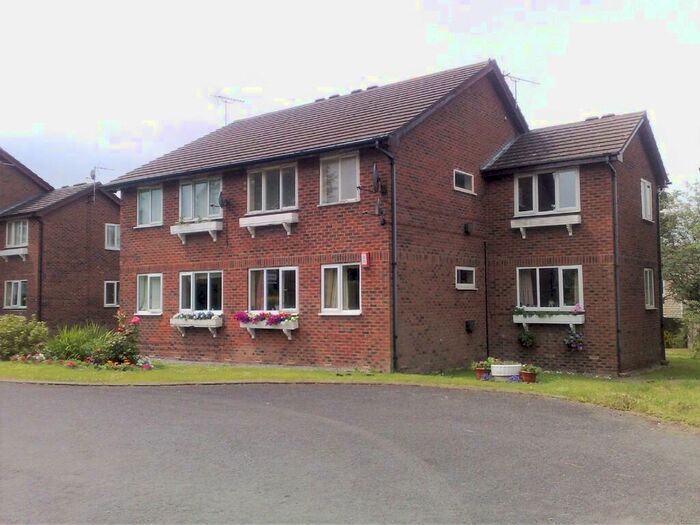 1 Bedroom Flat To Rent In Millersdale Court, Shirebrook Park, SK13