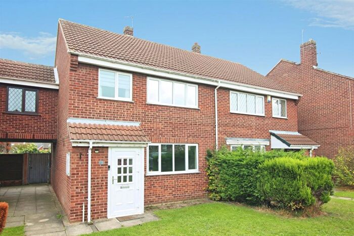 3 Bedroom Semi Detached House For Sale In Beechwood Croft, Sherburn In Elmet, LS25