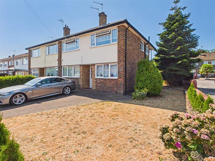 2 Bedroom Maisonette For Sale In Sidney Road, Walton-On-Thames, KT12