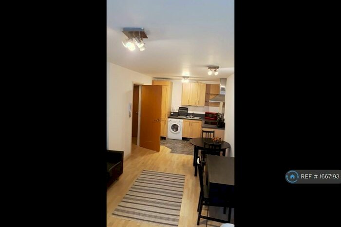 1 Bedroom Flat To Rent In Elmwood Lane, Leeds, LS2