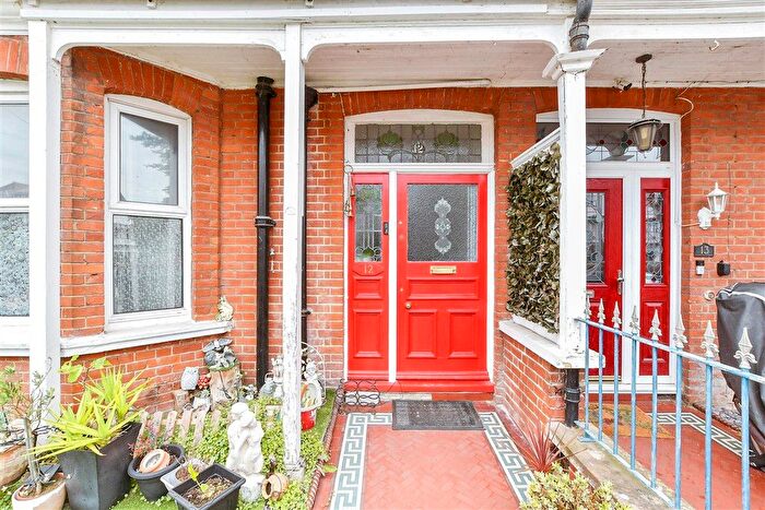 2 Bedroom Maisonette For Sale In Crawford Gardens, Margate, Kent, CT9