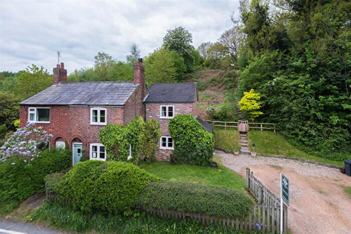 3 Bedroom Semi-Detached House For Sale In Wallerscote Road, Weaverham, CW8