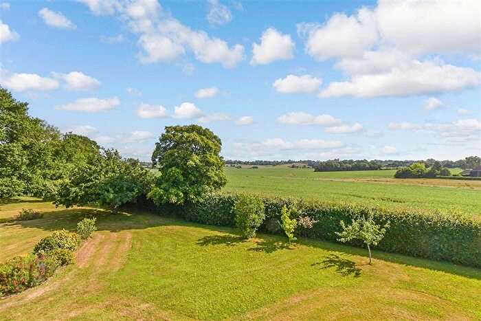 3 Bedroom Detached House For Sale In Smarden Bell Road, Pluckley, Ashford, Kent, TN27