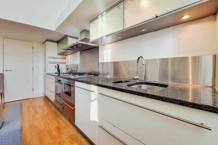 2 Bedroom Flat To Rent In Lawn Lane, Vauxhall, London, SW8