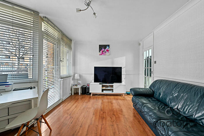3 Bedroom Terraced House For Sale In Wyllen Close, London, E1