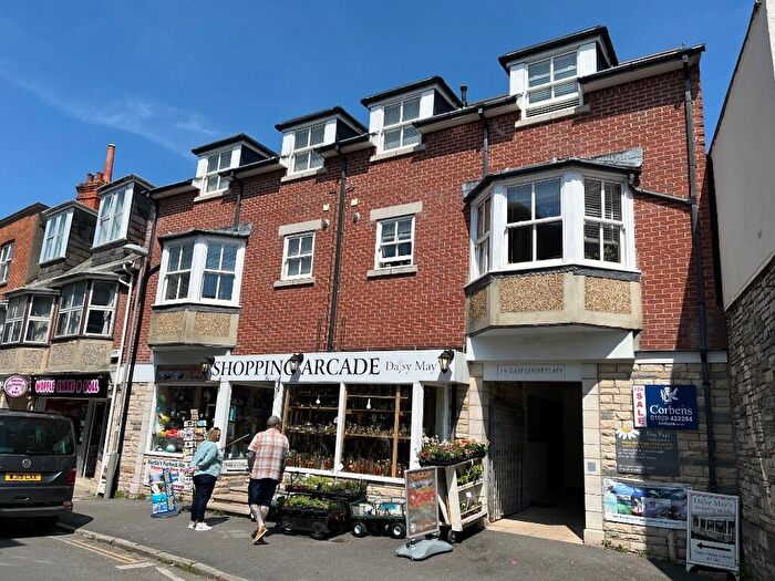 2 Bedroom Flat For Sale In Kings Road East, Swanage, Dorset, BH19