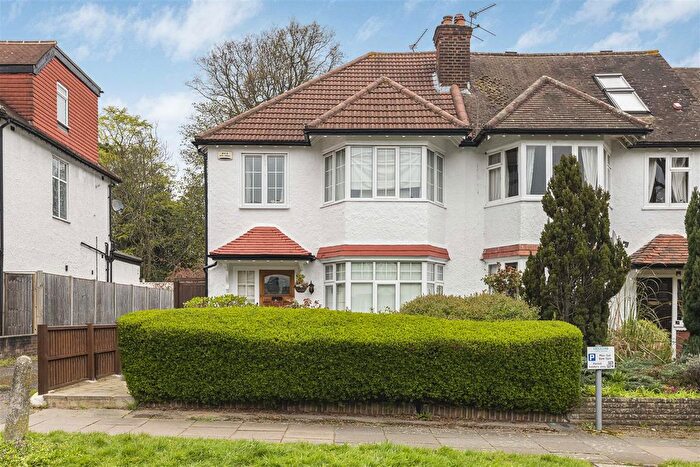 3 Bedroom End Terrace House For Sale In Mayfield Avenue, North Finchley, N12