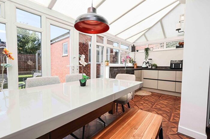 4 Bedroom Semi-detached House For Sale In New Coventry Road, Birmingham, B26