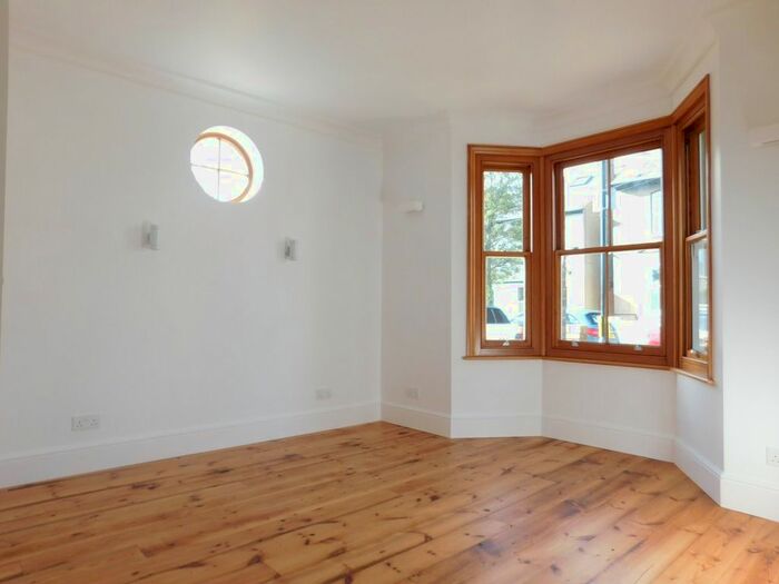 2 Bedroom Flat To Rent In Rosebank Road, London, W7