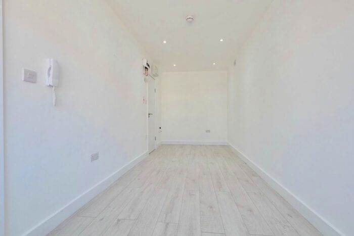 Studio To Rent In Kenilworth Avenue, Harrow, HA2