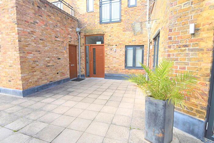 Studio To Rent In Peascod House, Peascod Place, Windsor, Berkshire, SL4