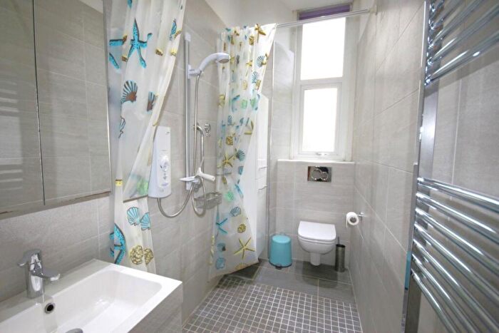 1 Bedroom Flat To Rent In Tay Street, Edinburgh, EH11