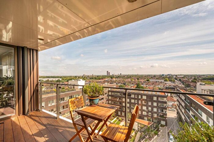 2 Bedroom Flat For Sale In Beck Square, Leyton, London, E10