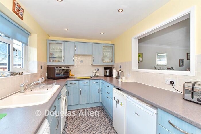 1 Bedroom Maisonette For Sale In Wood Lane, Hornchurch, Essex, RM12