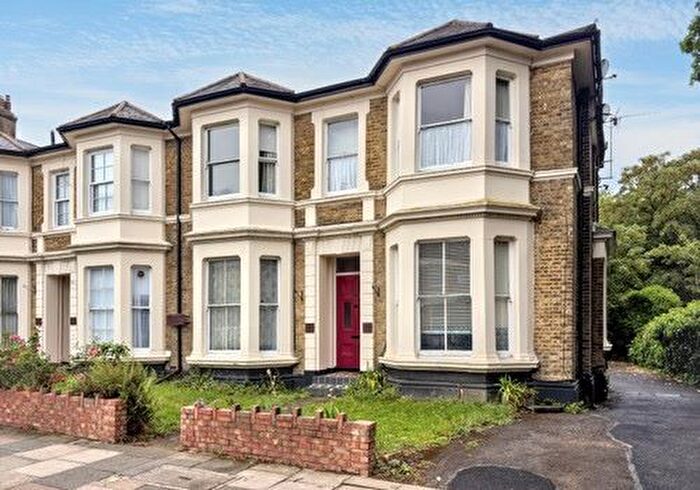 1 Bedroom Flat For Sale In Cheshunt House, - Sunny Gardens Road, Hendon, London, NW4