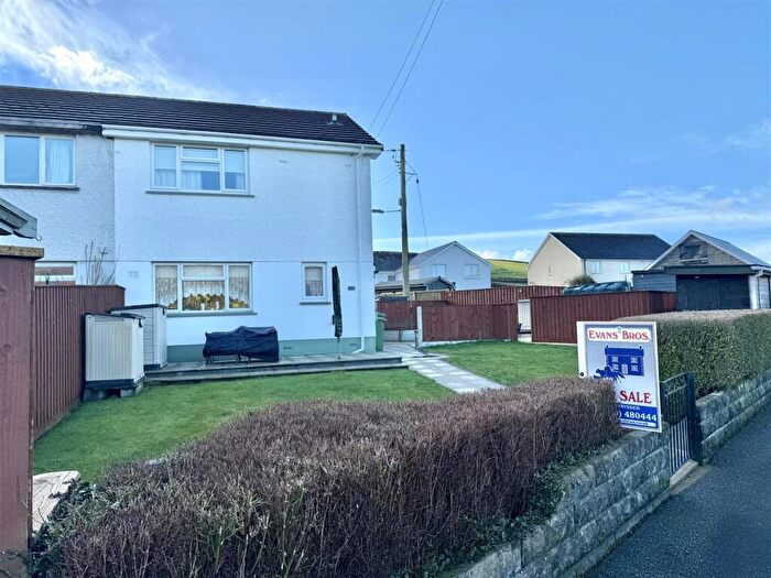 2 Bedroom House For Sale In Bro Rhydybont, Rhydybont, Llanybydder, SA40