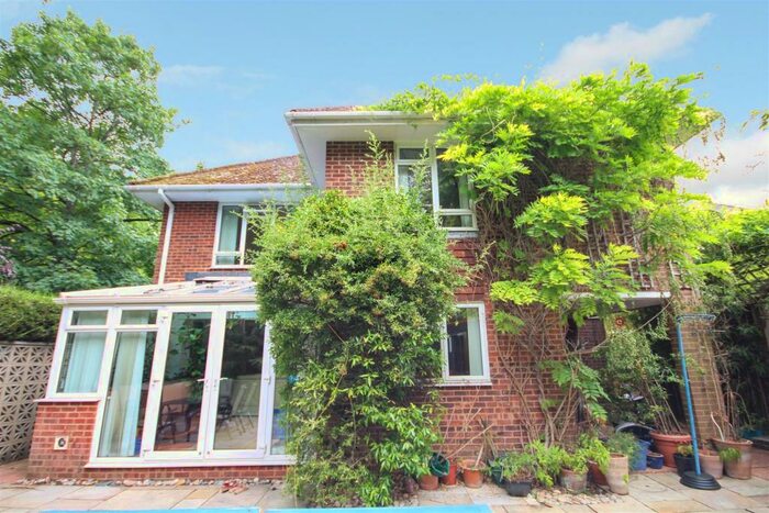 4 Bedroom Detached House To Rent In Oak Close, Brighton, East Sussex, BN1