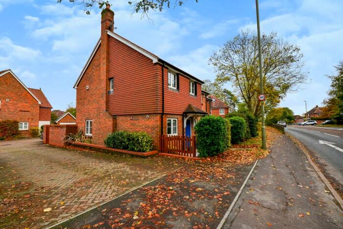 2 Bedroom Semi-Detached House To Rent In Badger Farm Road, Winchester, Hampshire, SO22