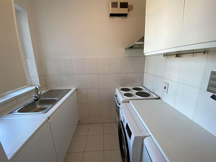 2 Bedroom Flat To Rent In Vivian Mansions, Vivian Avenue, Hendon, NW4
