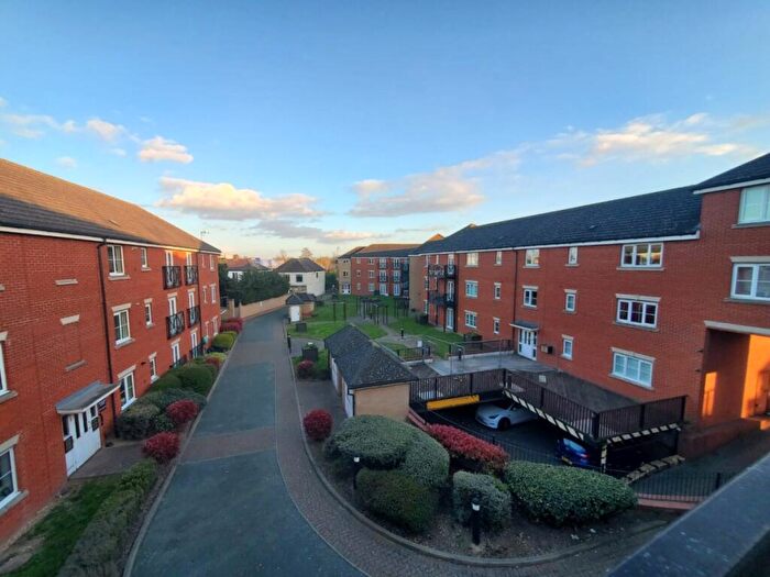 2 Bedroom Flat To Rent In Oakside Court, Barkingside, IG6