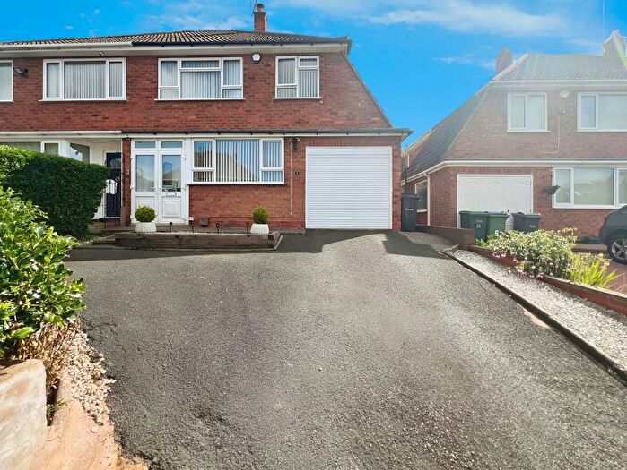 3 Bedroom Semi-Detached House To Rent In Goodwyn Avenue, Oldbury, B68