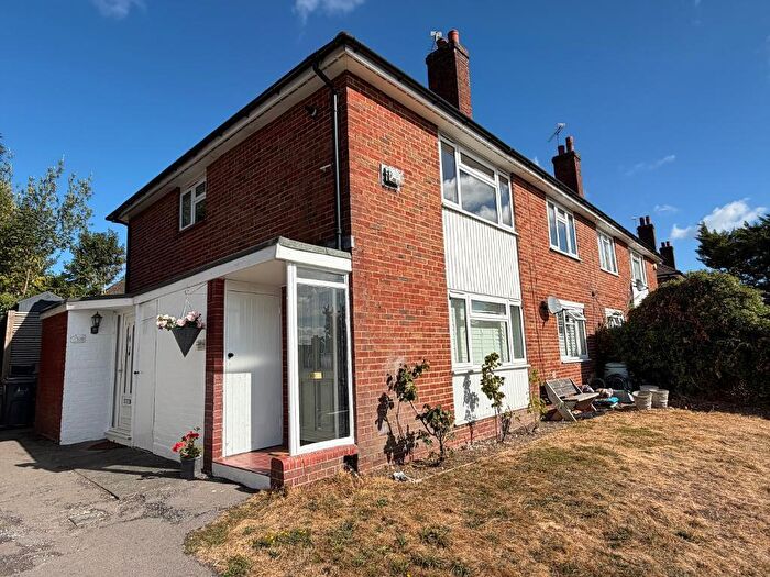 2 Bedroom Maisonette For Sale In Kingsdown Avenue, South Croydon, Surrey, CR2