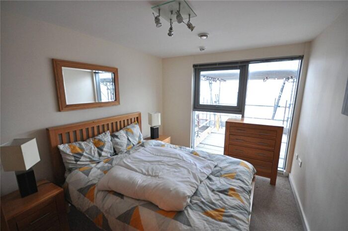 2 Bedroom Flat To Rent In Beckhampton Street, Swindon, SN1