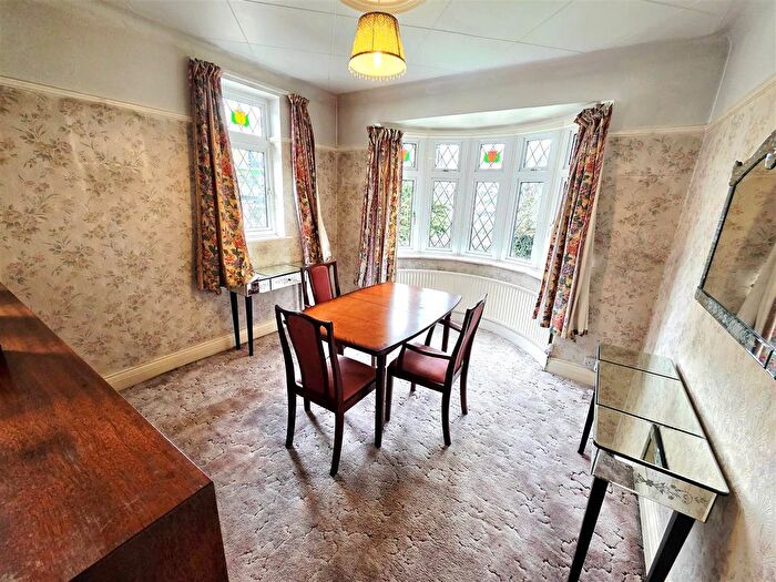 3 Bedroom Bungalow To Rent In Mandeville Road, Northolt, UB5