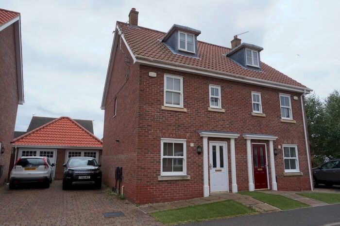 3 Bedroom Semi-Detached House To Rent In Carrel Road, Gorleston, Great Yarmouth, Norfolk, NR31