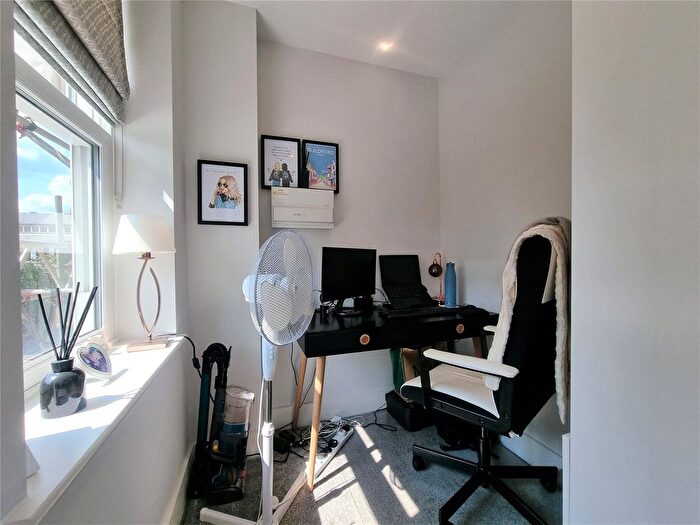 1 Bedroom Flat For Sale In Guildford, Surrey, GU1
