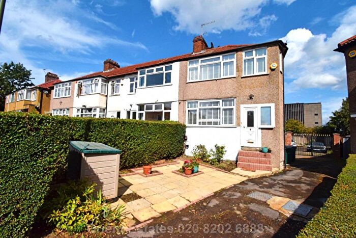 3 Bedroom End Of Terrace House For Sale In Brent Park Road, London, NW4