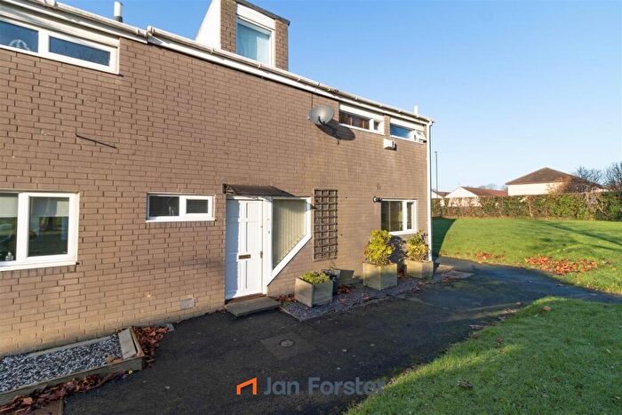 3 Bedroom End Of Terrace House For Sale In Hallington Mews, Newcastle Upon Tyne, NE12