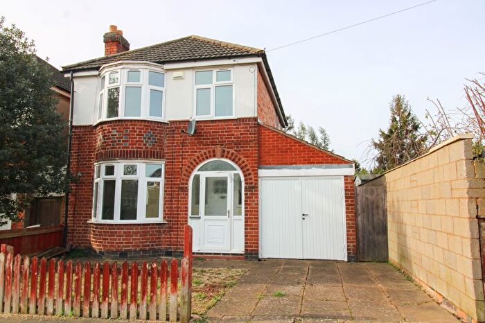 3 Bedroom Detached House For Sale In Compass Road, Leicester, LE5