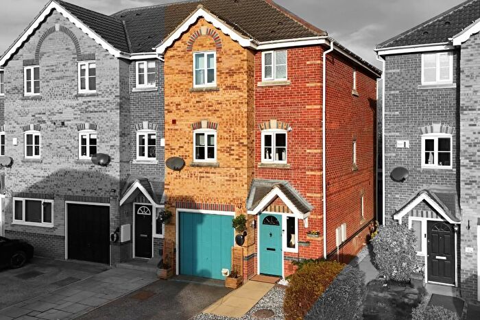 4 Bedroom End Terrace House For Sale In Heath Court, Warmsworth, Doncaster, DN4